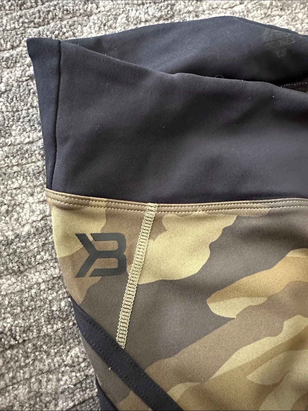 BETTER BODIES Camo High-Waist Leggings in Olive and Black
